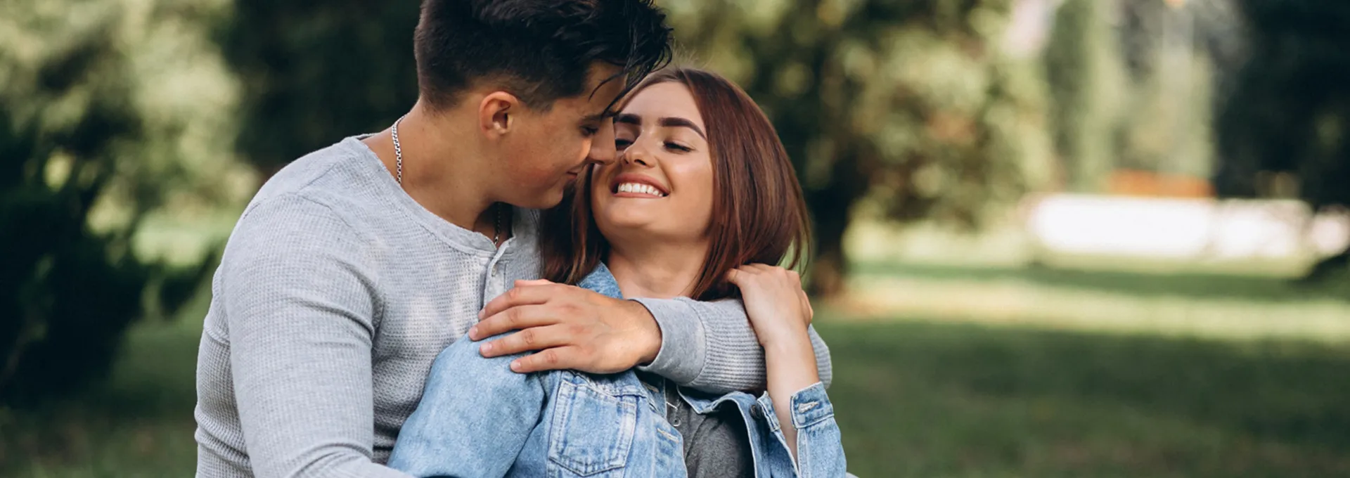 Benching Meaning in Dating: What It Means & Signs You’re Being Benched