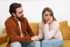 20+ Clear Signs She’s Losing Interest: What Most Men Miss