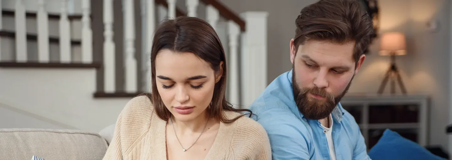 What is Pocketing in a Relationship: Causes, Signs & Solutions