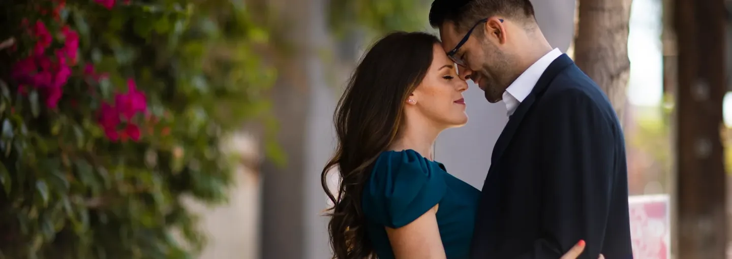 20 Signs That You May Be in a Romantic Friendship with Someone