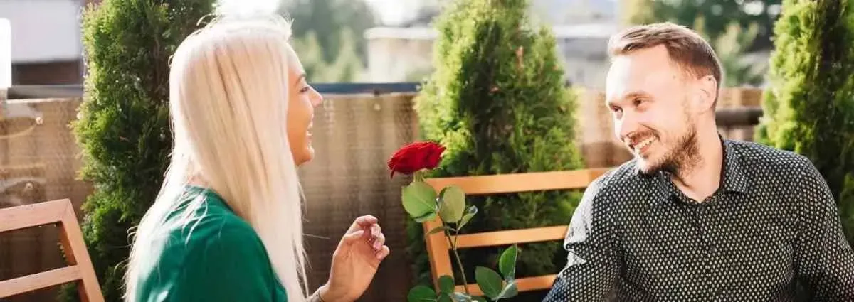 How to Seduce a Girl and Start a Relationship: 15 Gentle Ways