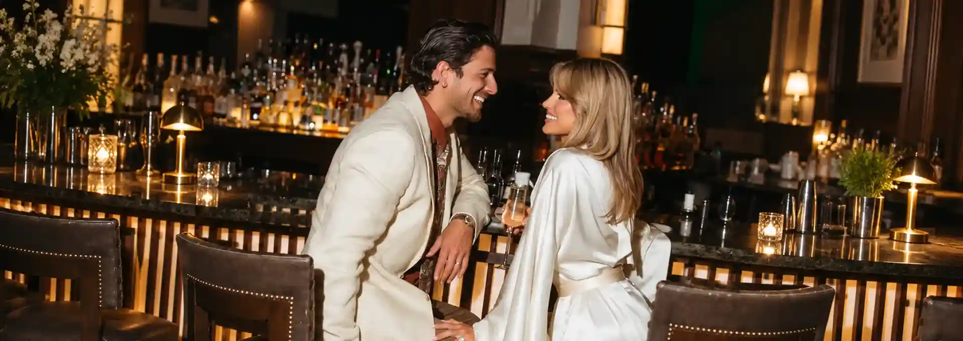 10 Flirting Facial Expressions That Reveal Attraction
