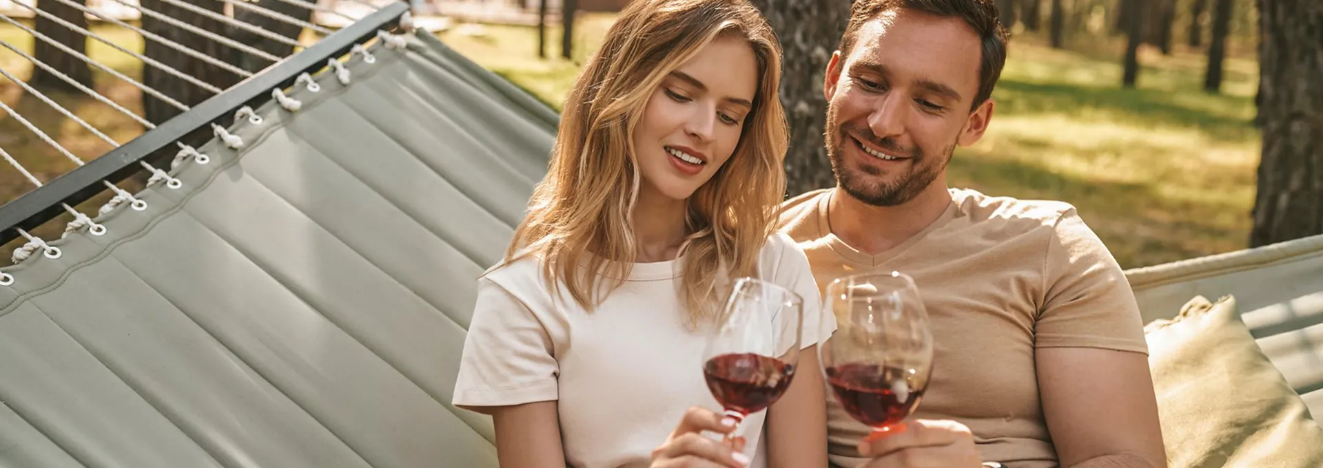 25 Romantic & Budget-Friendly Anniversary Date Ideas for Couples