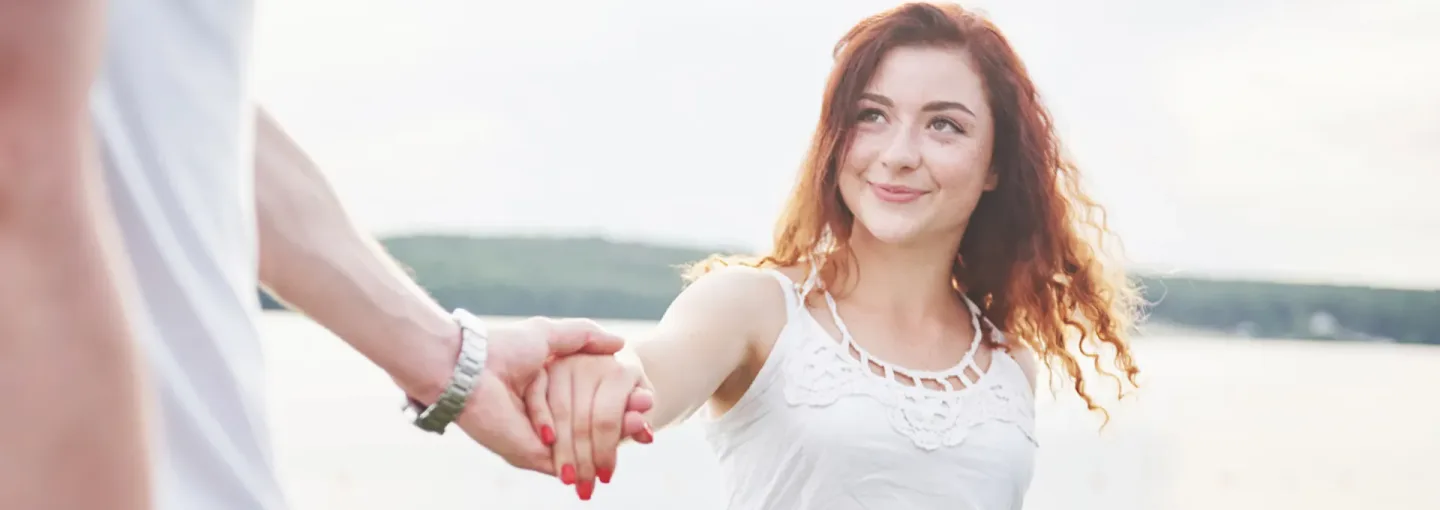 How to Be a Good Girlfriend: 15 Habits That Make a Difference